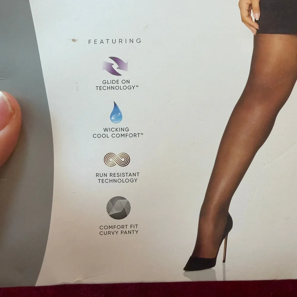 Hanes Curves Silky Sheer Control Top Pantyhose Black 1X/2X HSP002 20 Denier‎ NIP